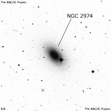 Negativní snímek oblohy NGC 2974