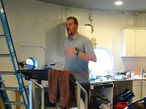 Markus cvičí.